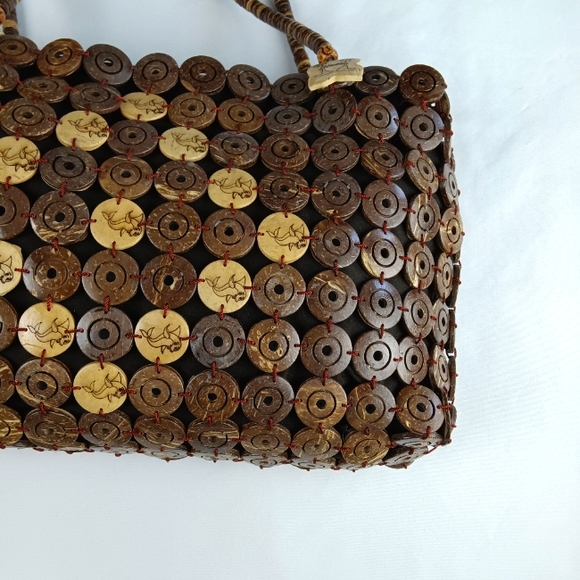 Wooden Womens Hawaiian Handbag. - Picture 8 of 14